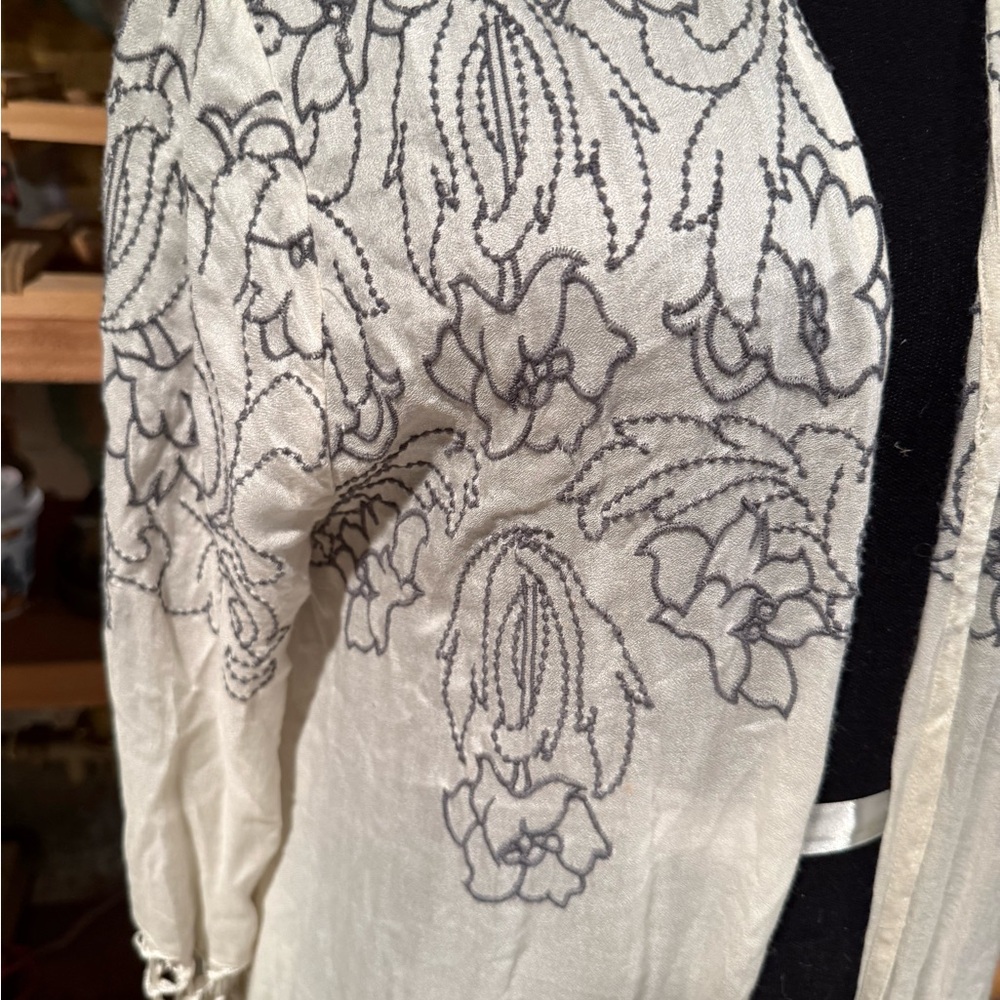 Anna Sui O'Neill Ivory & Black Floral Fringe Wrap Scarf - Picture 3 of 11